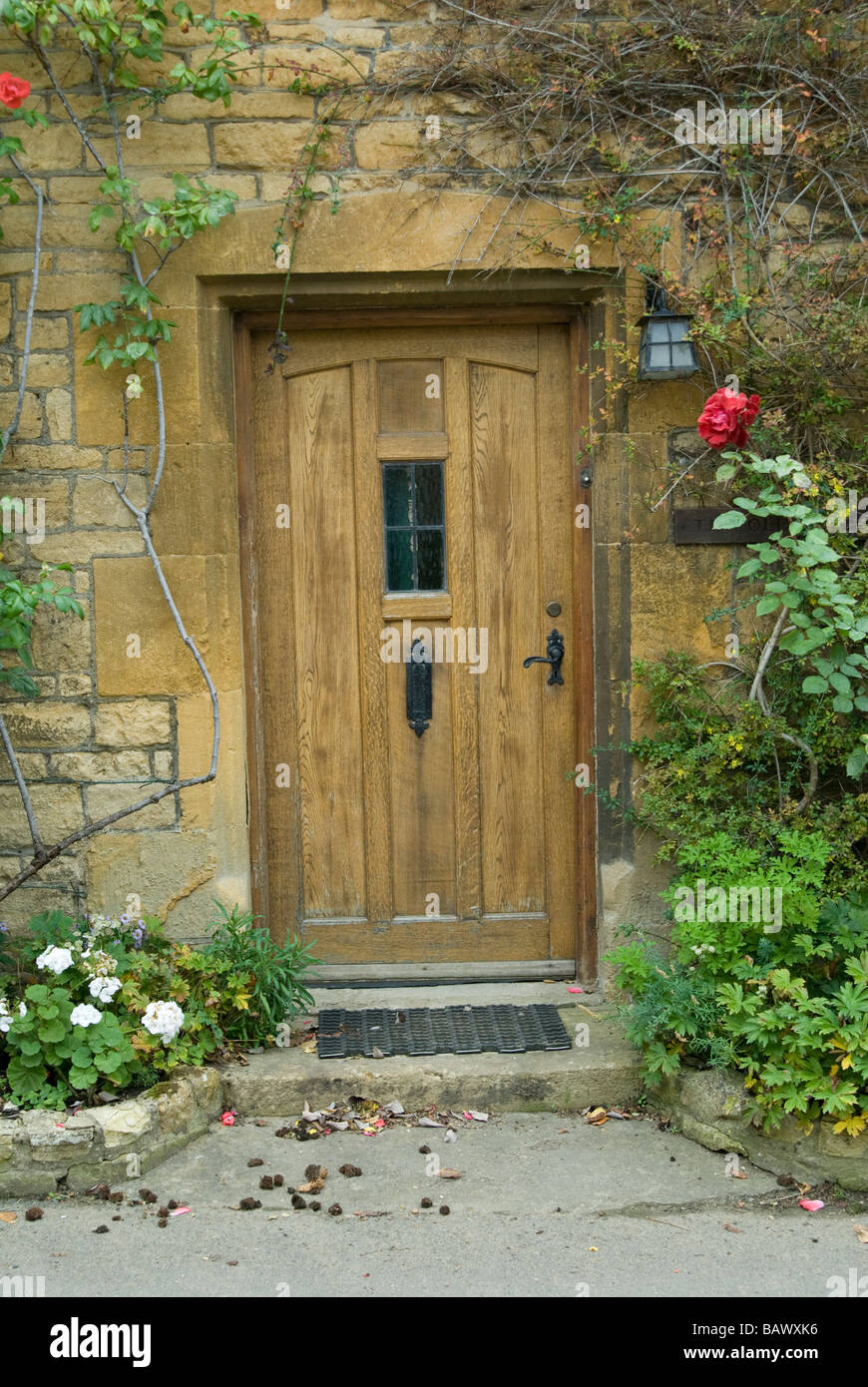 Flowers Adorning Cotswold Cottage Door Stock Photo Alamy