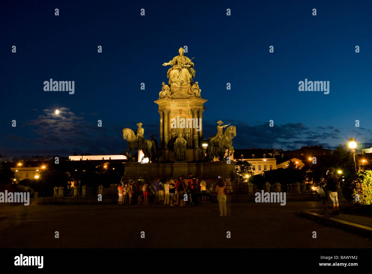 Statue outside Museum of Natural History in Vienna night Stock Photo