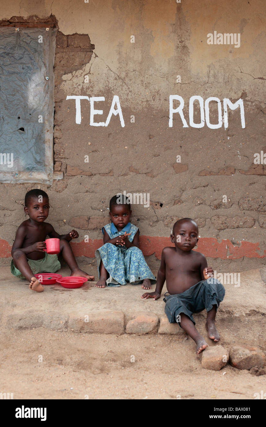 Children outside a tea shop in Malawi Stock Photo