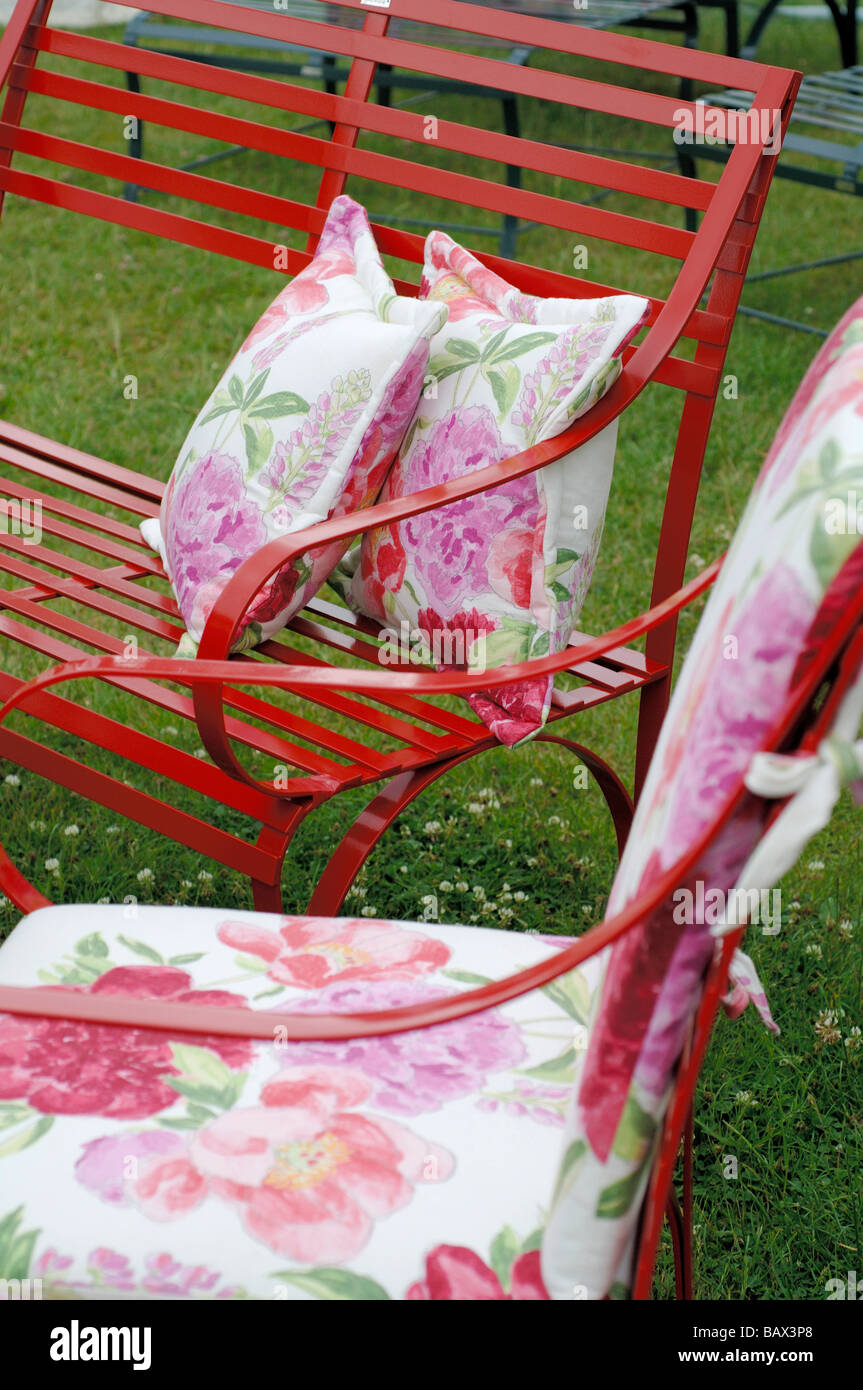Sitting on a garden bench Stock Photo - Alamy
