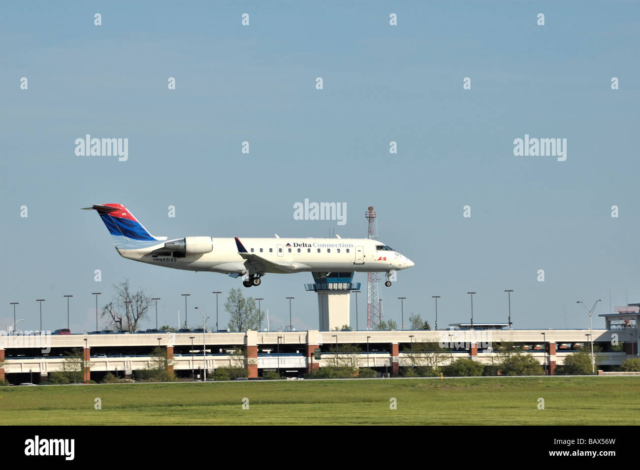 Commercial aircraft landing at the Blue Grass Airport Stock Photo - Alamy