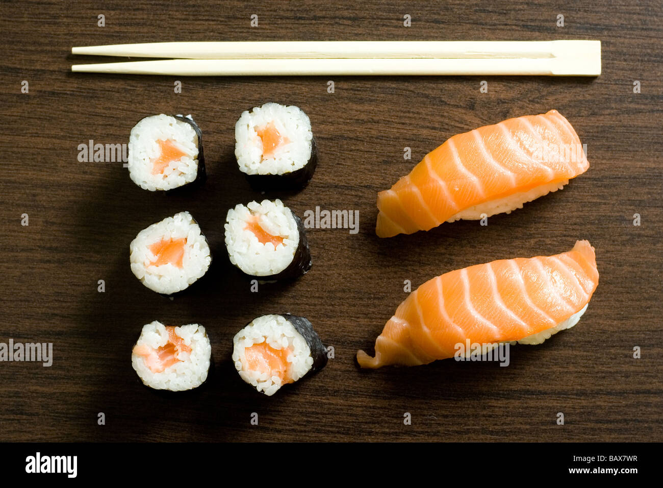 Lachs sushi hi-res stock photography and images - Alamy