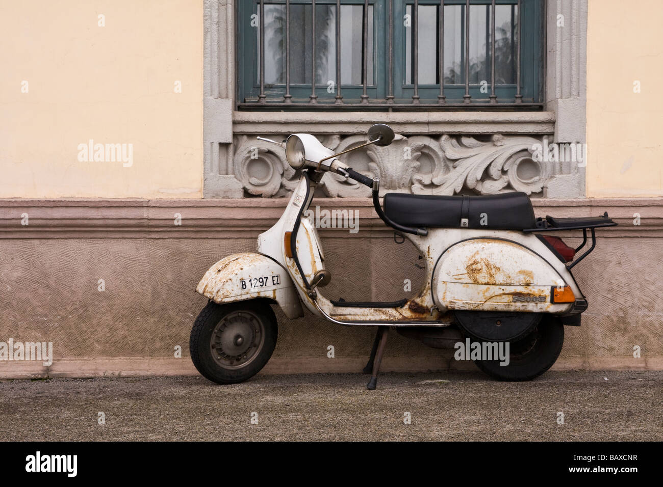 how old do you have to be to drive a moped on the road