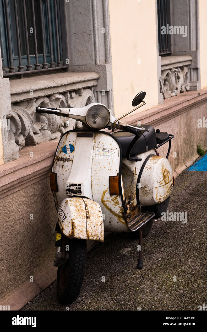 Rusty scooter hi-res stock photography and images - Alamy