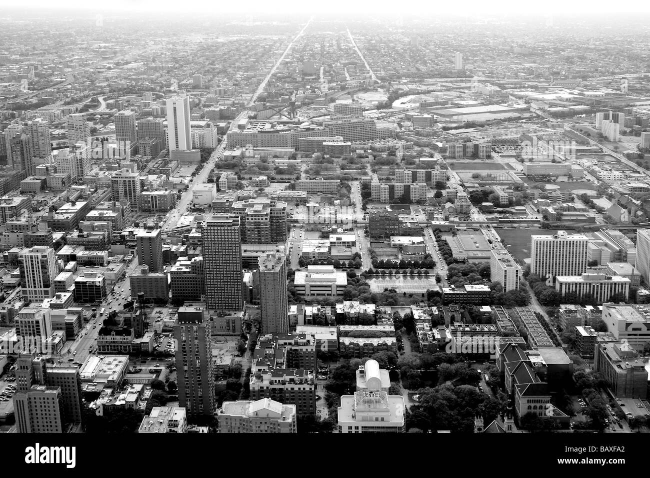 Black and white chicago skyline hi-res stock photography and images - Alamy