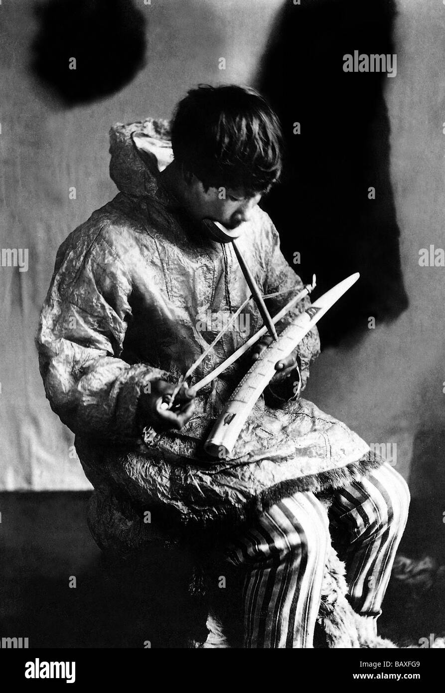 Eskimo Ivory Carver Stock Photo Alamy