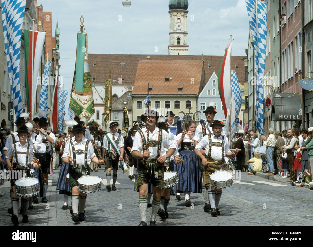 Procession in Landsberg am Lech, men and women in traditional costume, regional costume. Landsberg am Lech, Uopper Bavaria, Bava Stock Photo