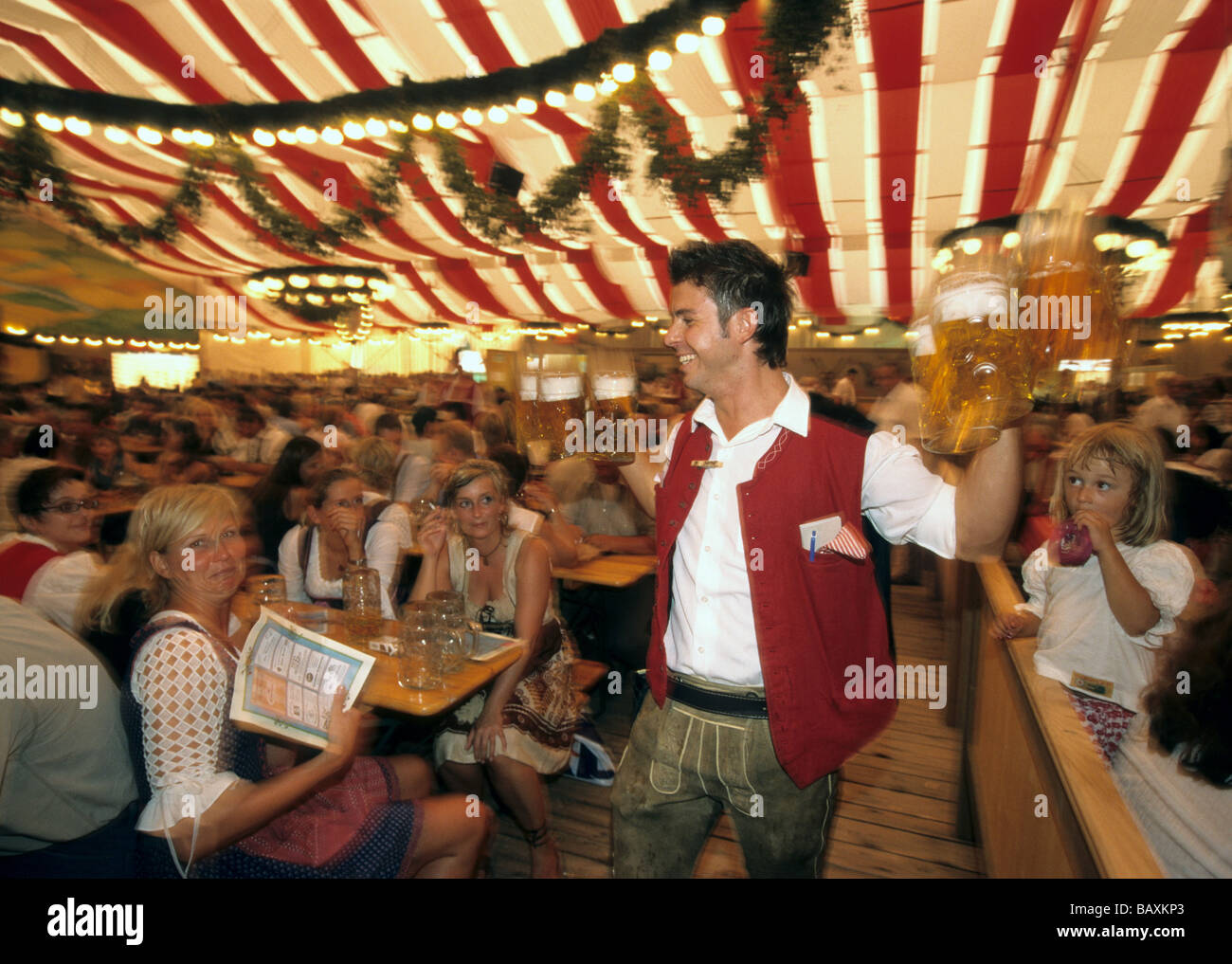 Waitress carrying beer steins hi-res stock photography and images - Alamy