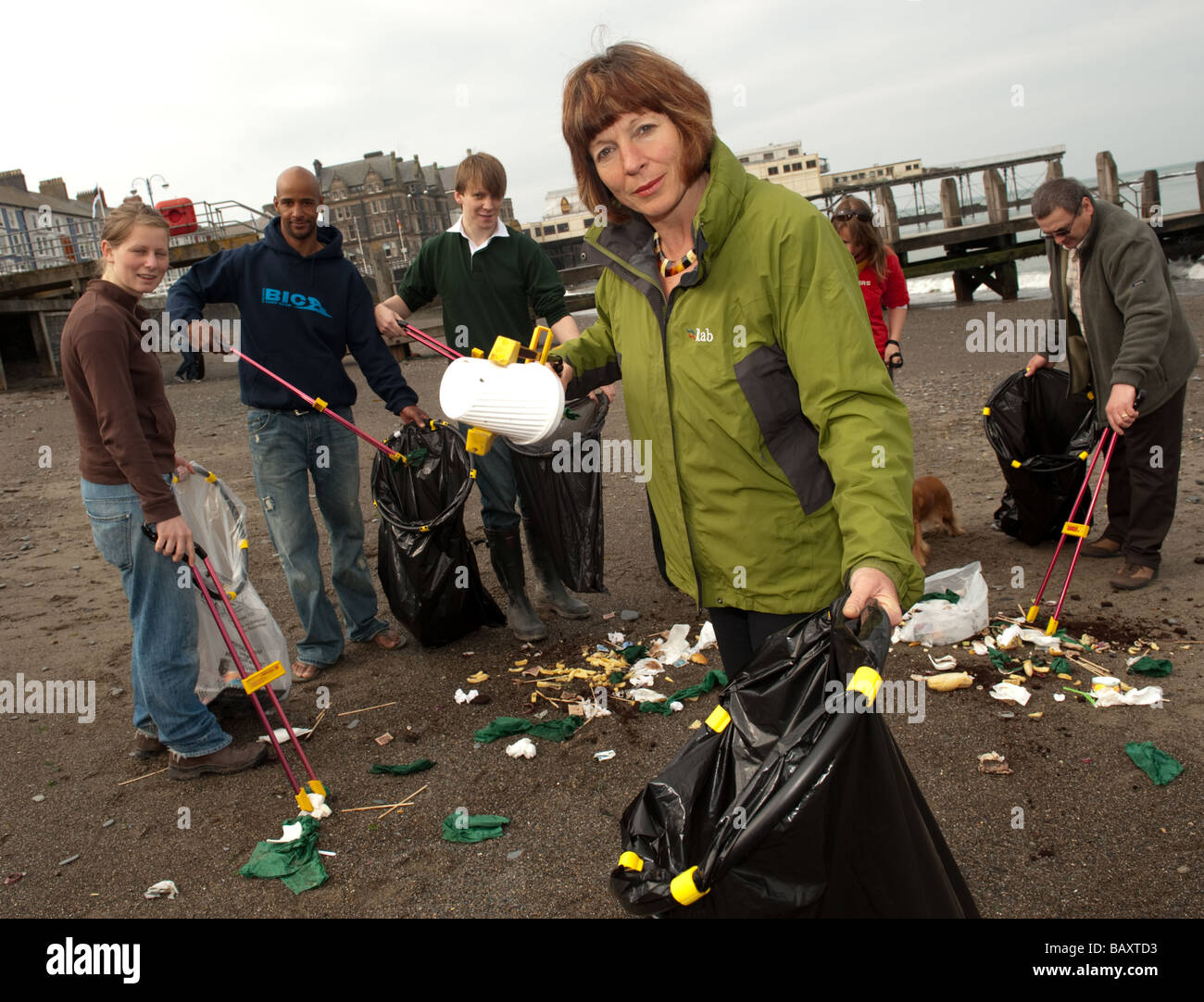 Wales Assembly minister Jane Davidson at the launch of the Tidy Wales campaign collecting litter trash off Aberystwyth beach UK Stock Photo