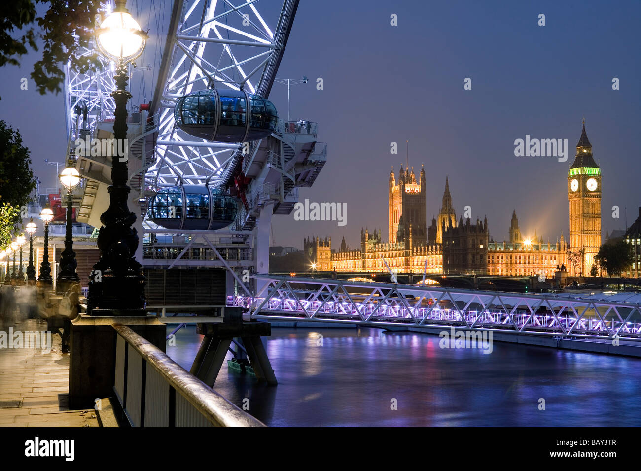 View from Queens Walk towards the Houses of Parliament with Big Ben, Clock  Tower, and London Eye, Southwark, London, England, Eu Stock Photo - Alamy