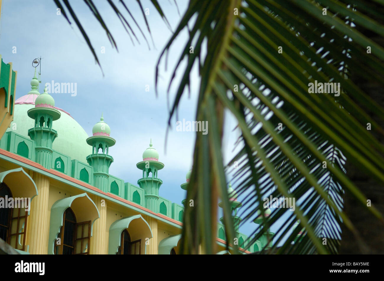 India, Kerala, Varkala Beach. Mosque on the northwards coastal path. No releases available. Stock Photo