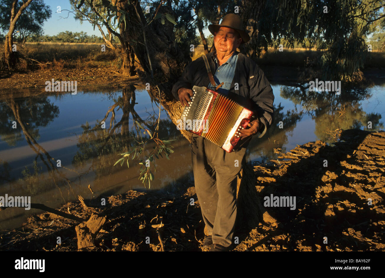 the late Richard Magoffin, local historian, sings Waltzing Matilda Kynuna, Queensland, Australia Stock Photo