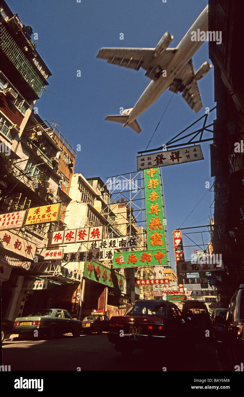 Aircraft flying above built-up area Kowloon, before opening airport on Lantau, Hong Kong, China Stock Photo