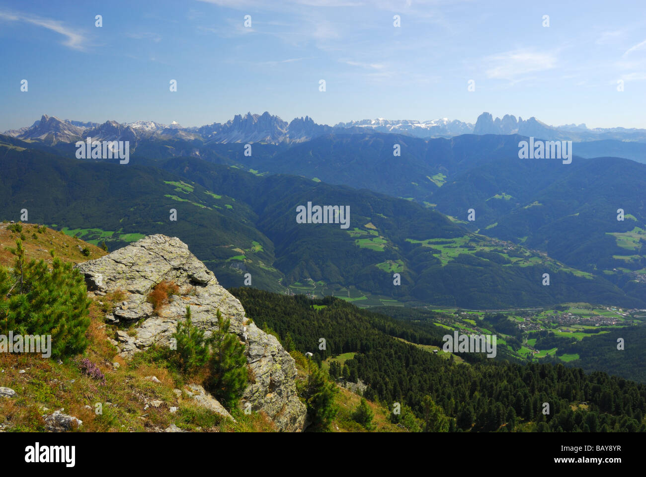 view to valley of Eisack and to Dolomites with Peitlerkofel, Geislergruppe, Sella and Langkofelgruppe range, hut Radlseehuette, Stock Photo