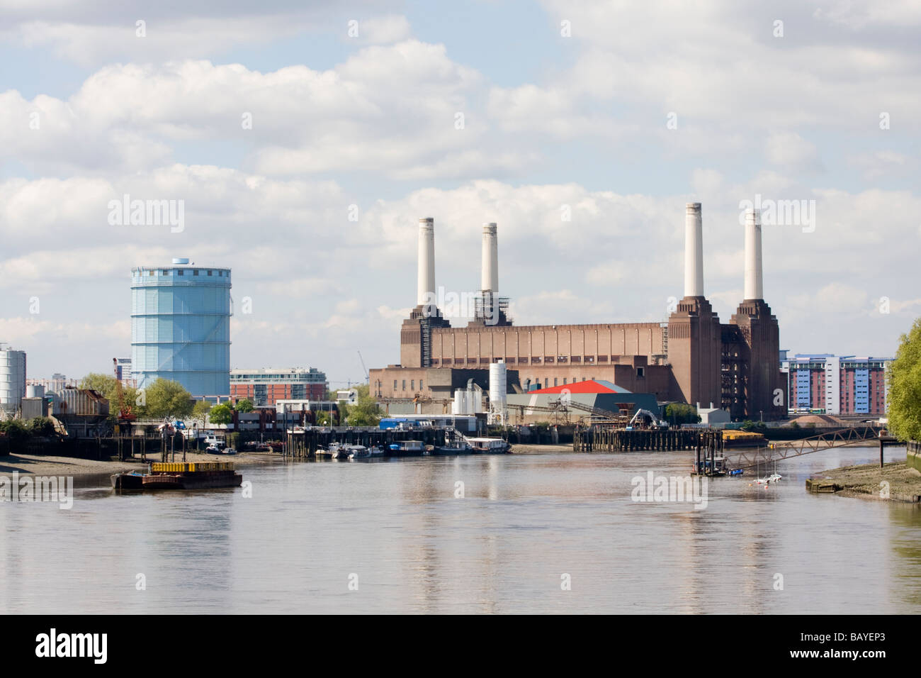 Gas Storage Tank Battersea London England Stock Photo Alamy