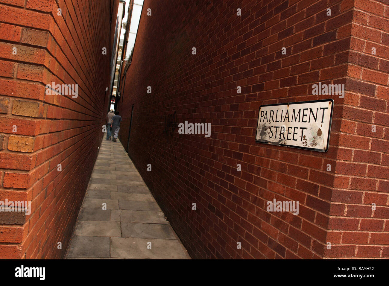 Parliament Street in Exeter, UK, believed to be the World's narrowest street. It is 25' at it's narrowest point Stock Photo