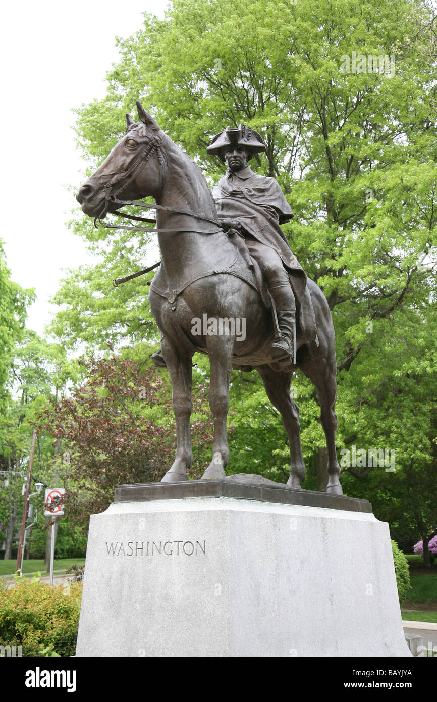 Bronze Statue of George Washington on his horse, Morristown, NJ  USA, United States Morris County Stock Photo