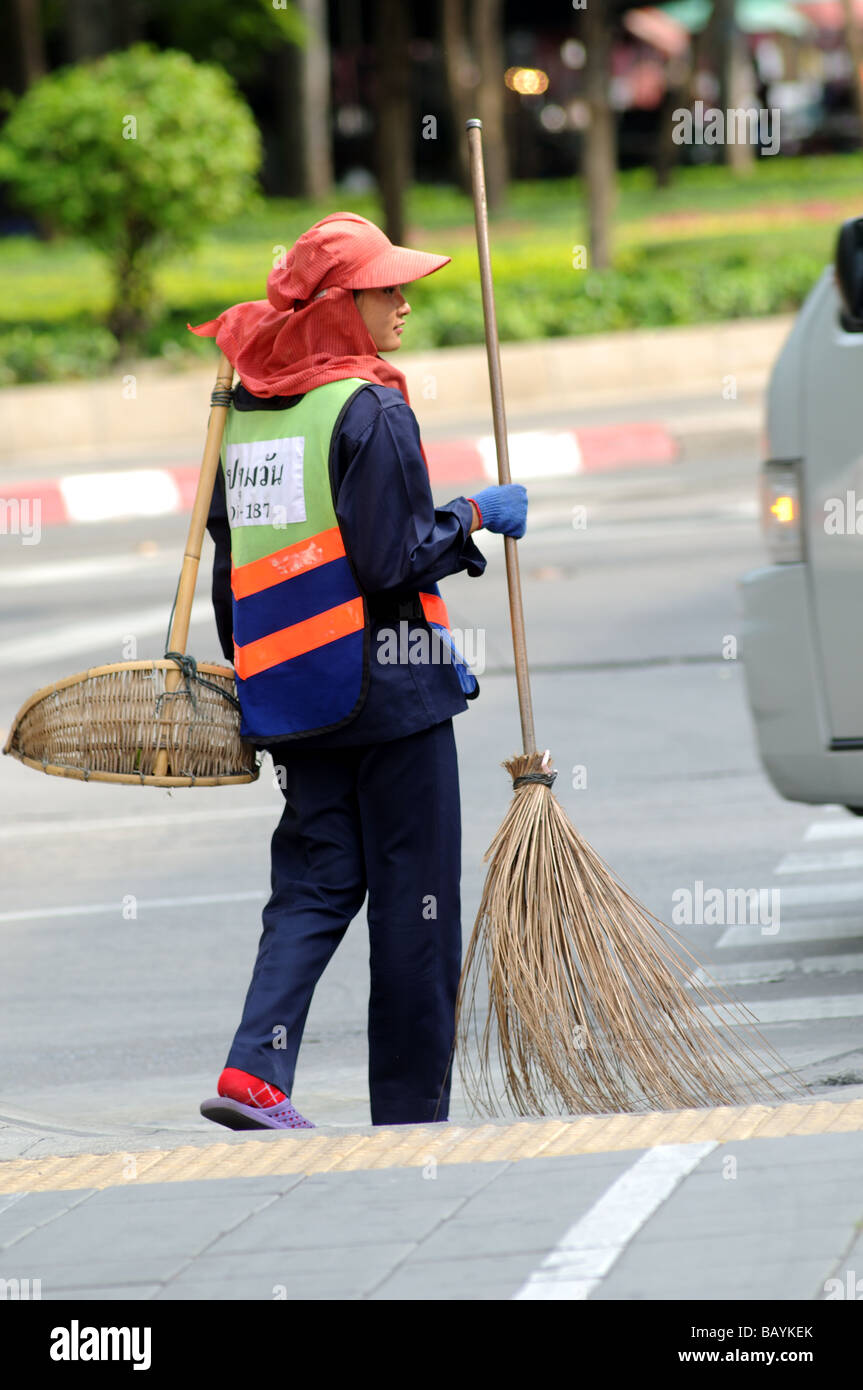 street cleaner thanon ratchadamri bangkok thailand Stock Photo