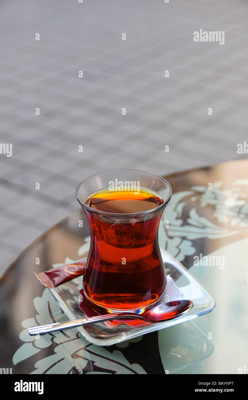 https://c8.alamy.com/comp/BAYNP7/glass-of-tea-at-a-cafe-istanbul-turkey-BAYNP7.jpg