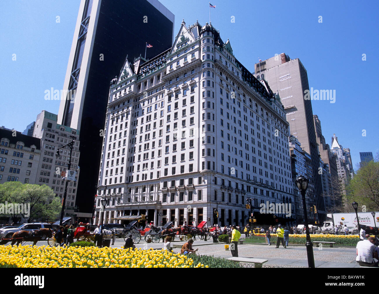 New York Plaza Hotel and The Grand Army Plaza on a sunny day on Fifth Avenue, Midtown Manhattan, New York City, NYC, USA Stock Photo