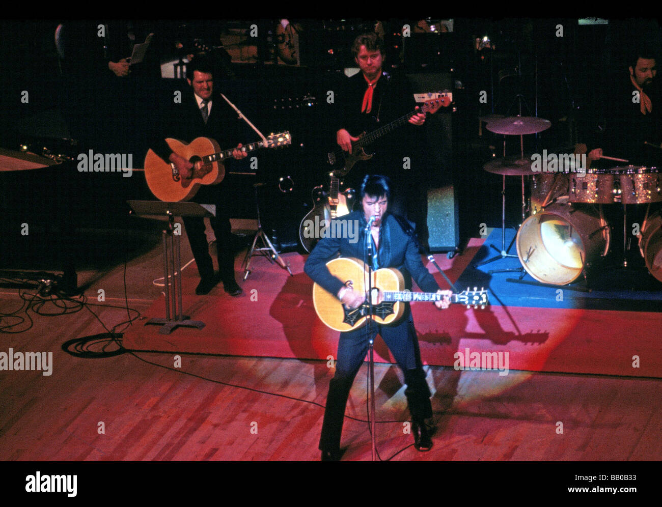 ELVIS PRESLEY In Las Vegas In 1969 Stock Photo Alamy elvis-presley-in-las-vegas-in-1969-stock-photo-alamy