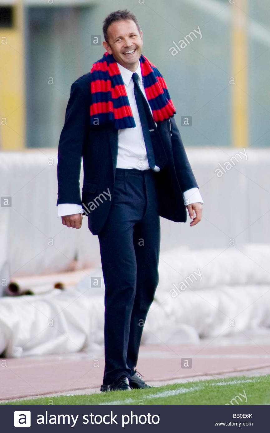 Sinisa Mihajlovic Bologna Trainer Bologna 2009 Serie A Football Champiosnhip 2008 2009 Bologna Sampdoria Stock Photo Alamy