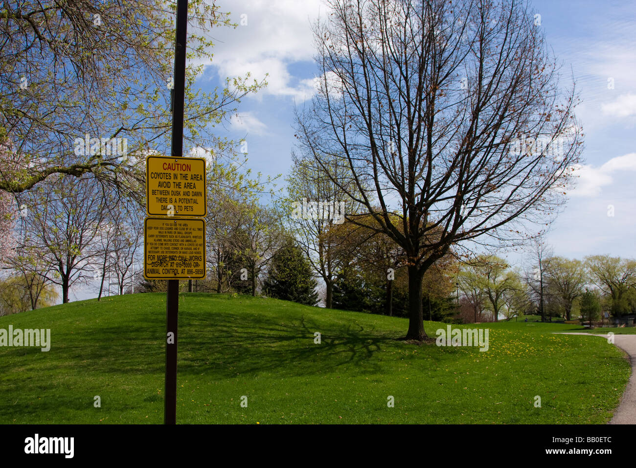Coyote warning sign hi-res stock photography and images - Alamy