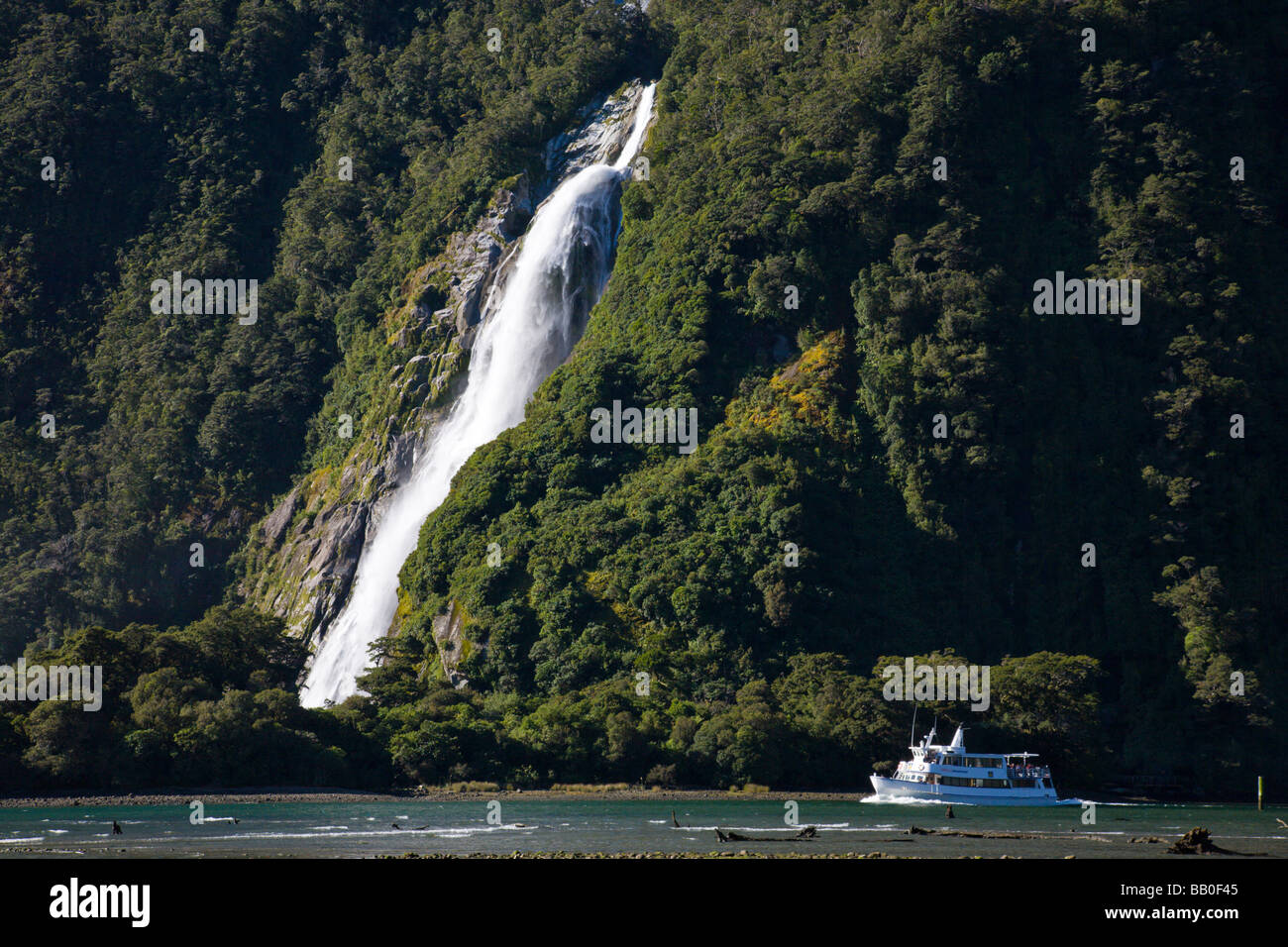 milford sound cruise waterfall