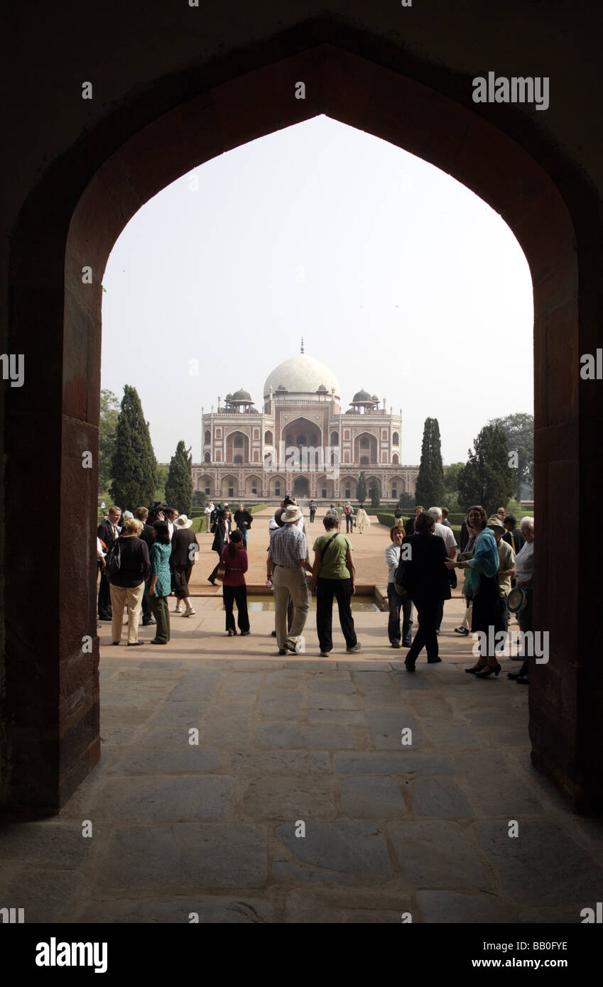 Humayun tomb people hi-res stock photography and images - Alamy