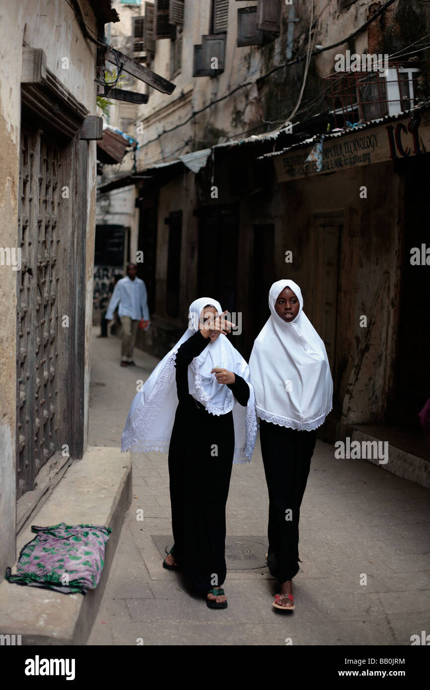 Two girls in traditional dress in Stone Town Zanzibar Stock Photo