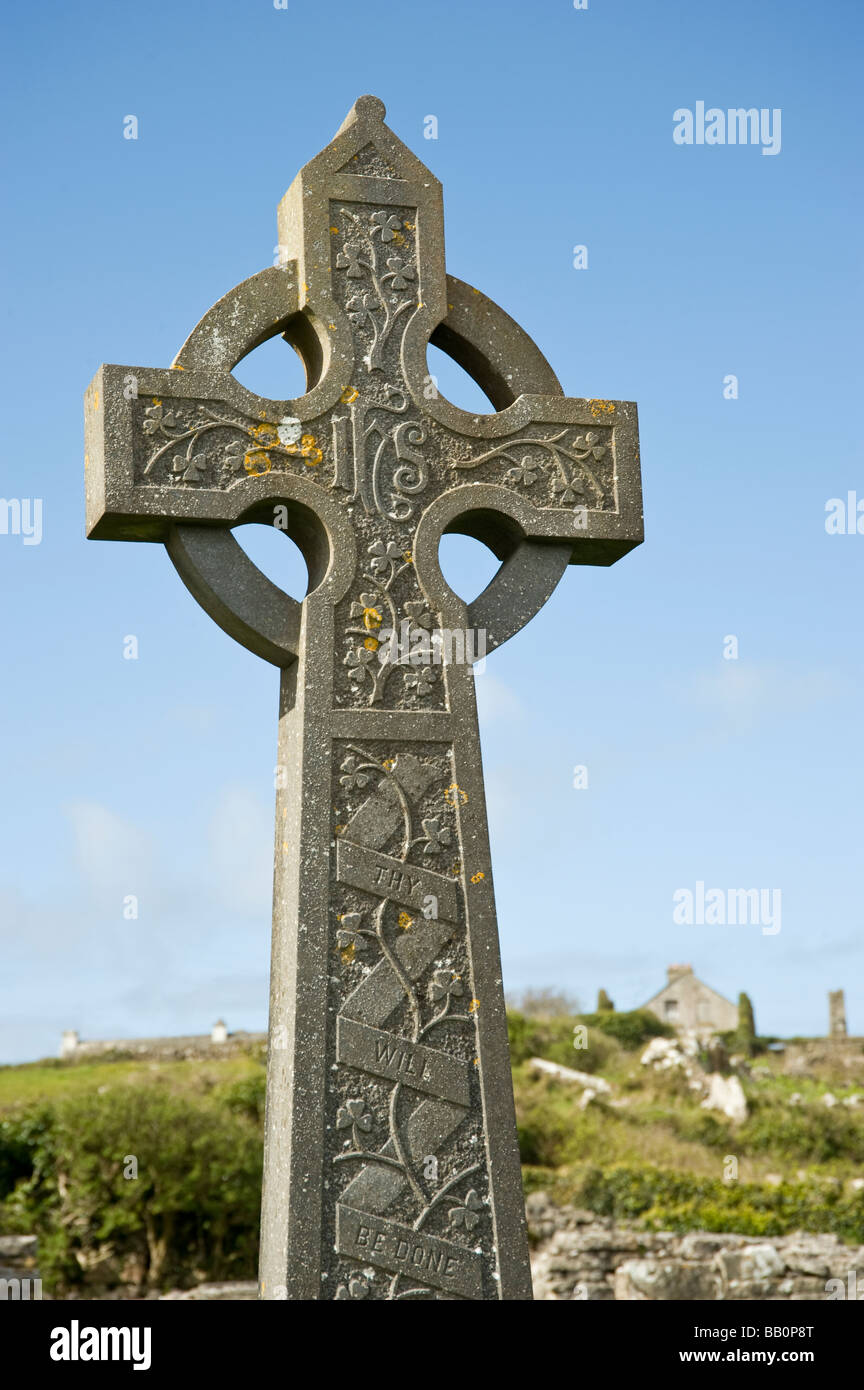 Irish Celtic Cross in grave yard on Inish Mor Ireland Stock Photo