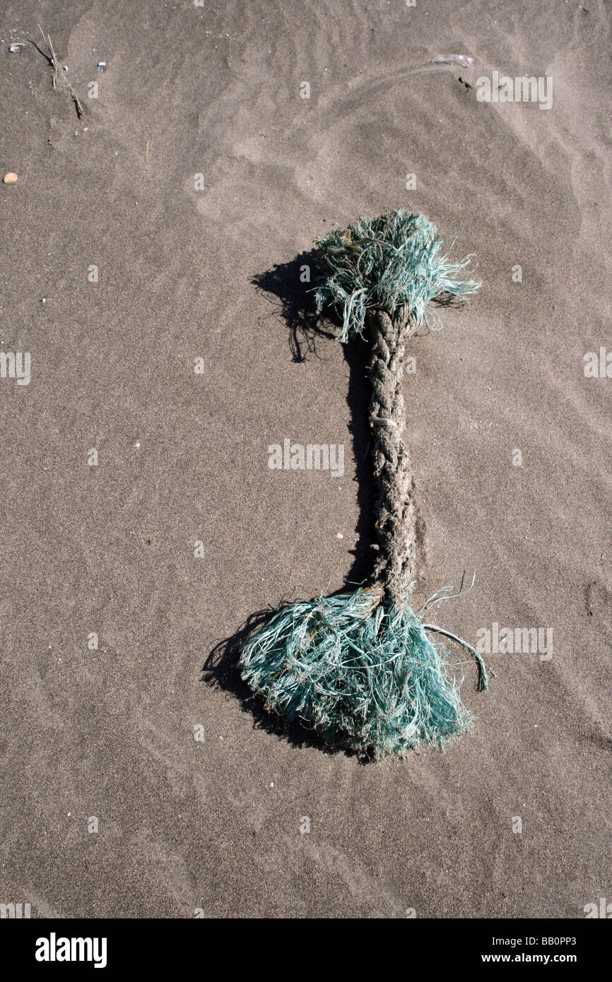 Thick rope cut out hi-res stock photography and images - Alamy