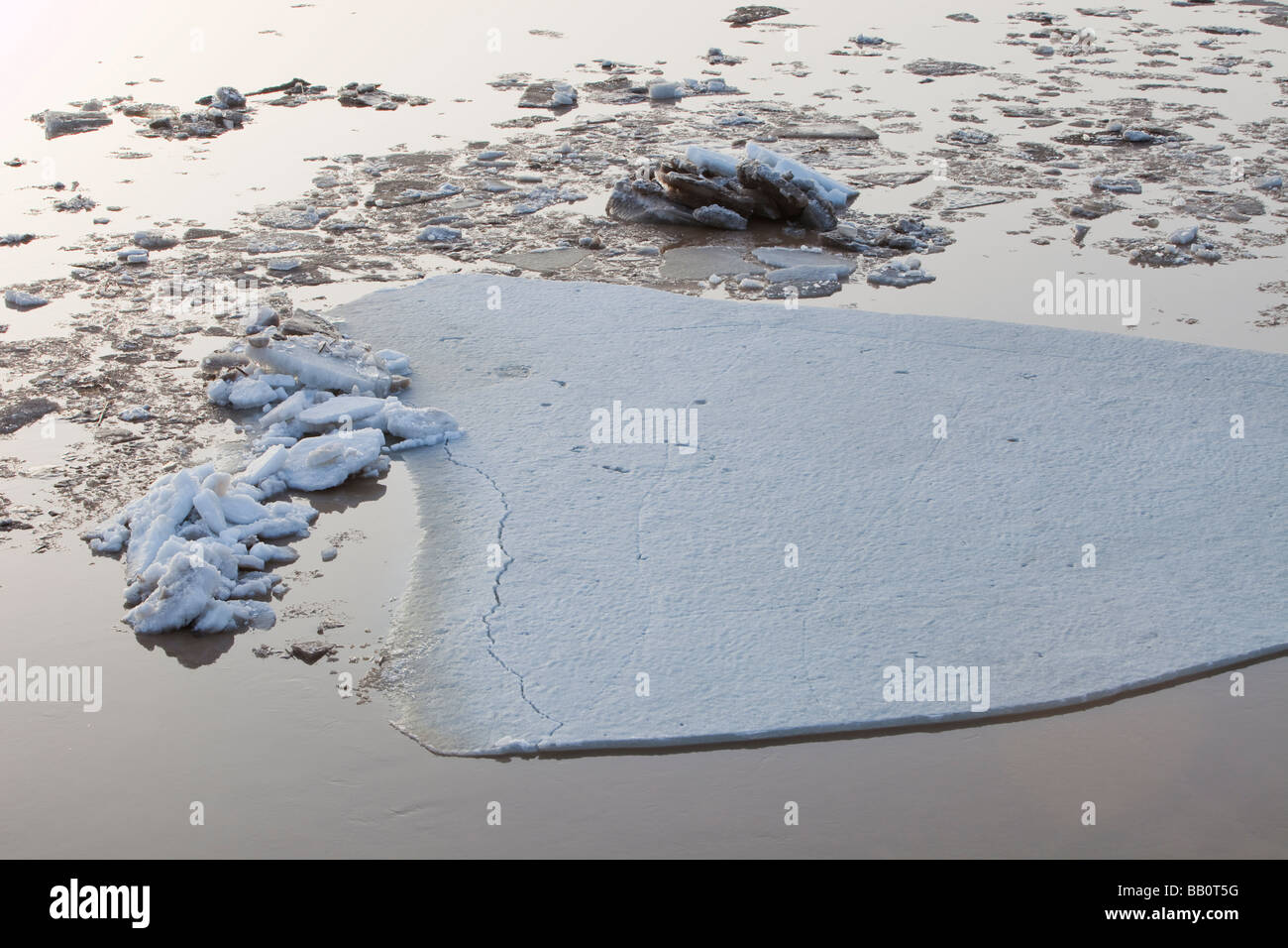 Ice breaking up in spring on the Yellow River in northern China Stock Photo