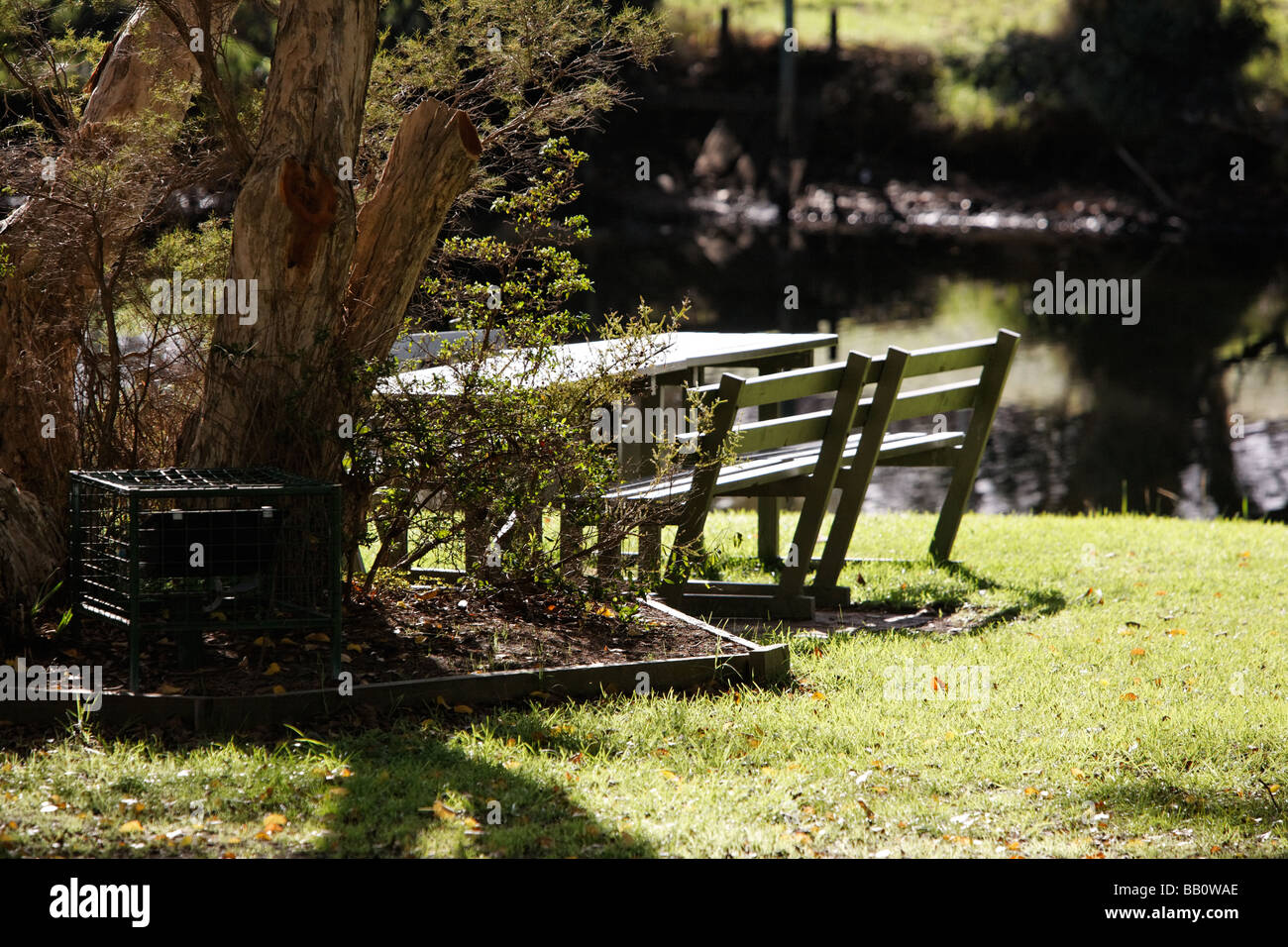 Picnic table park hi-res stock photography and images - Alamy