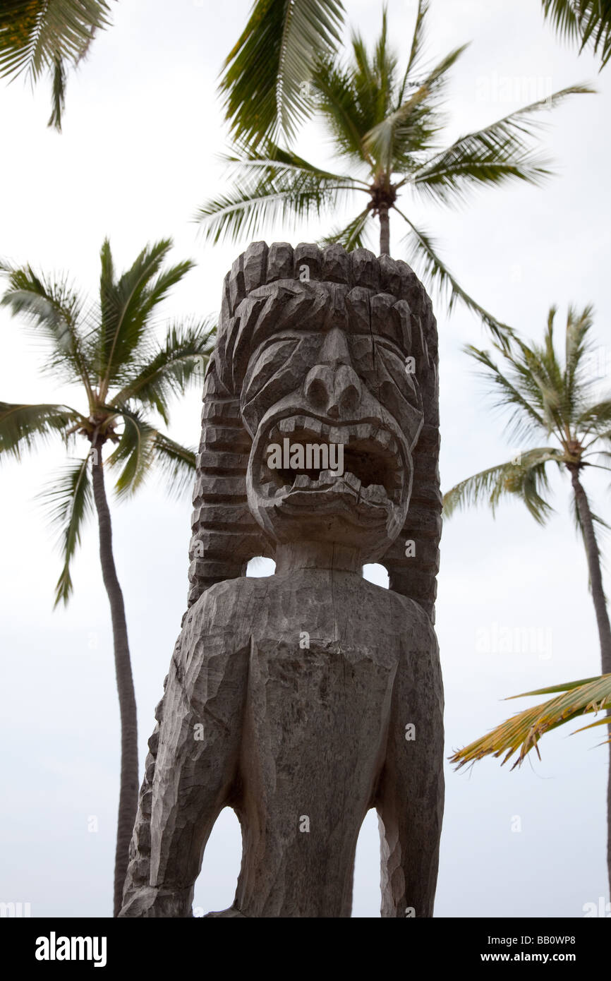 Hawaii tiki statue hi-res stock photography and images - Alamy