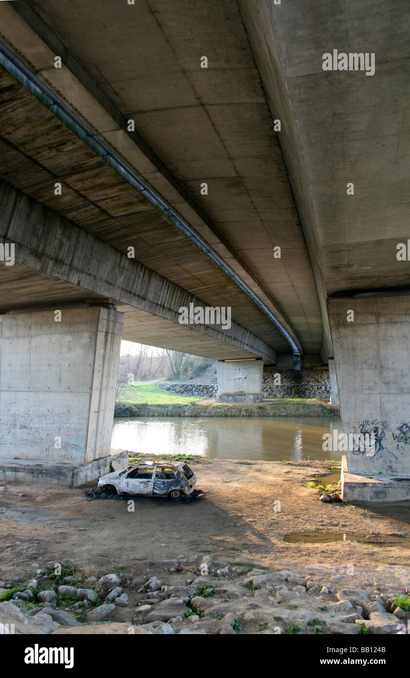 Under car bridge hires stock photography and images Alamy