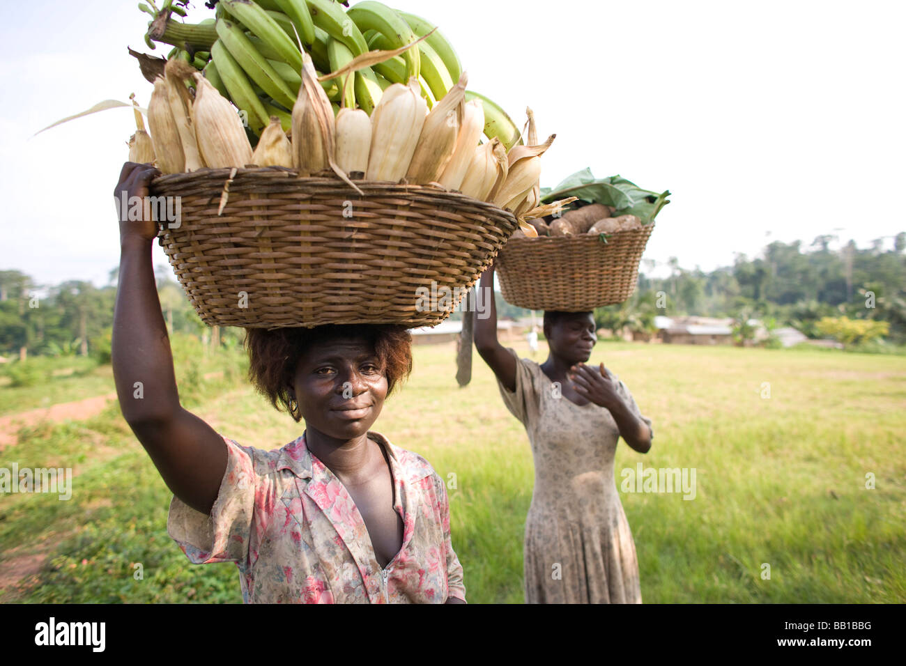 Women carrying baskets of food on their heads, Dakoto Junction, Ghana