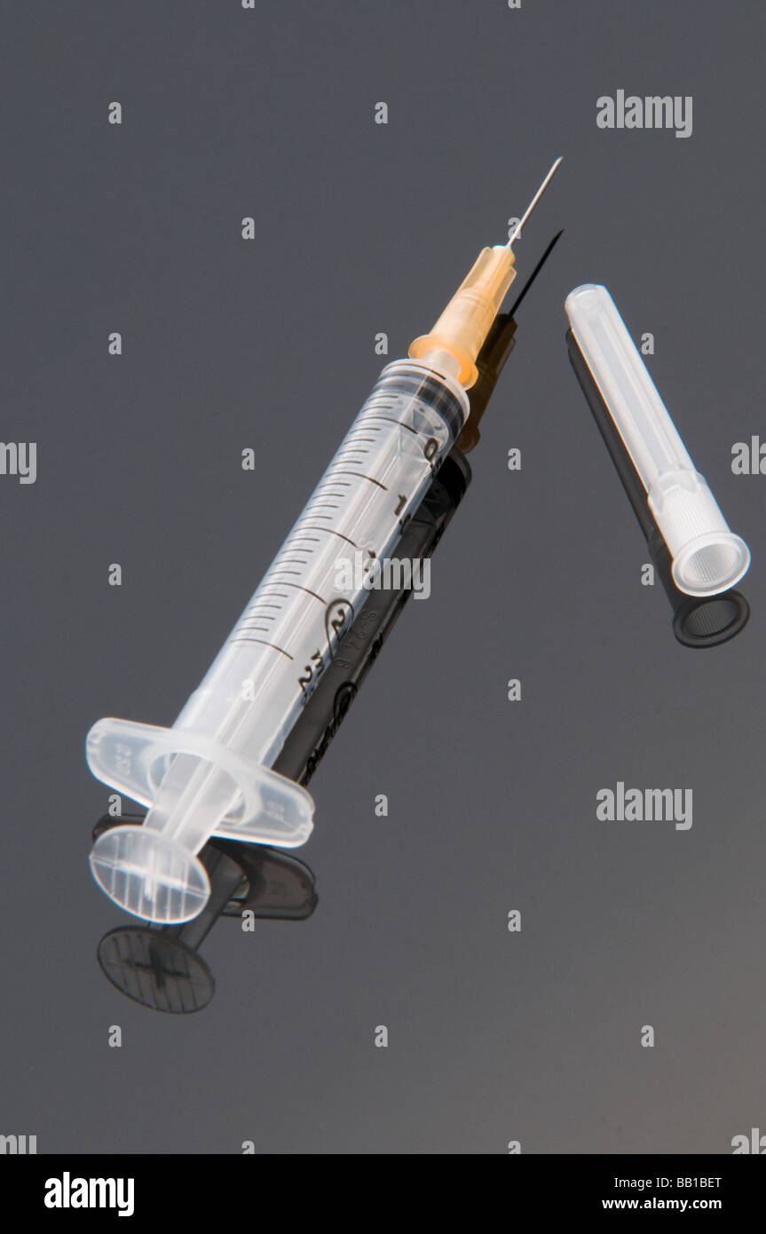 Syringe & needle Stock Photo Alamy