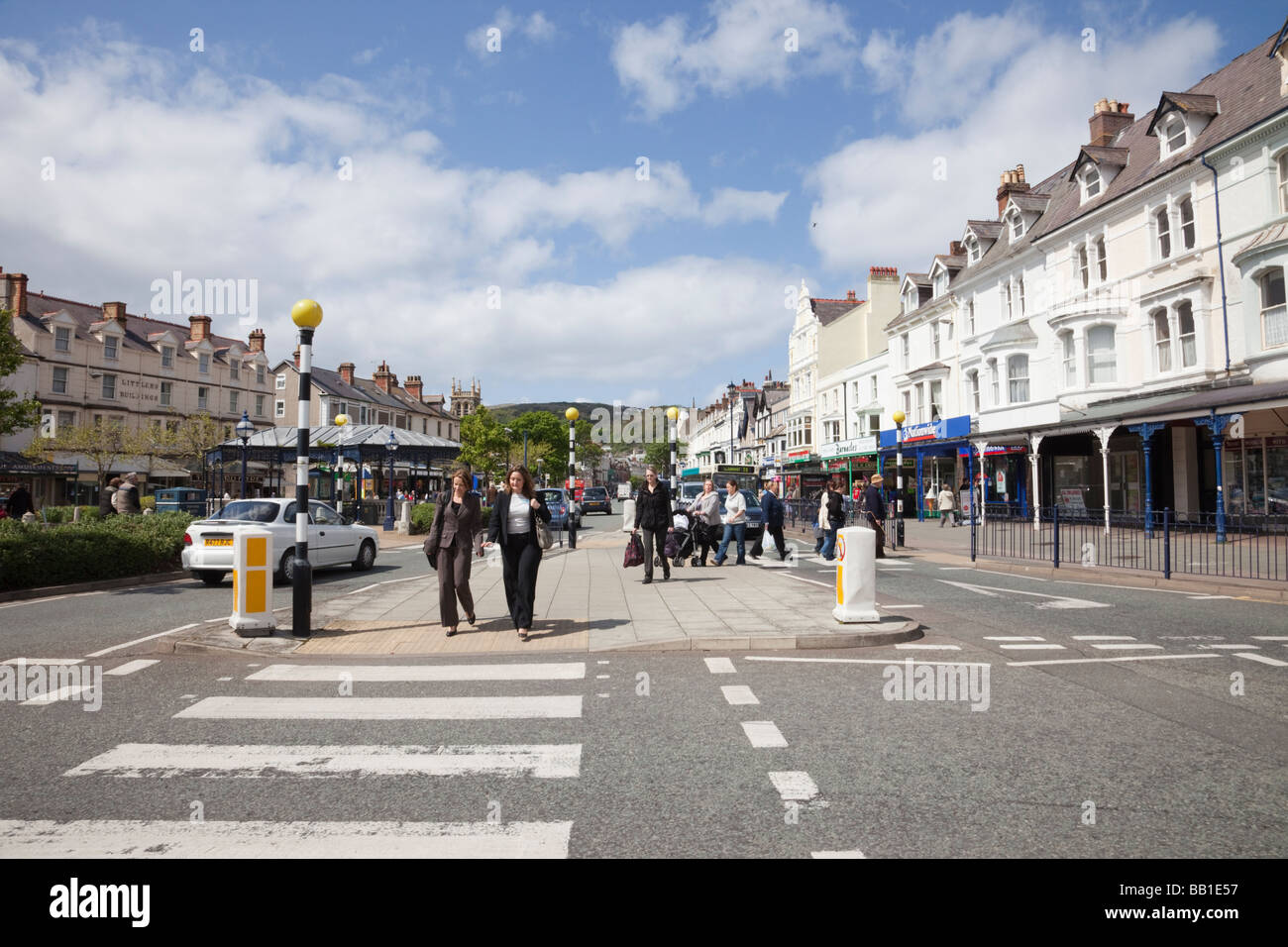 Pedestrian crossing and view down Mostyn Street, Llandudno, Conwy, North Wales, UK, Britain Stock Photo