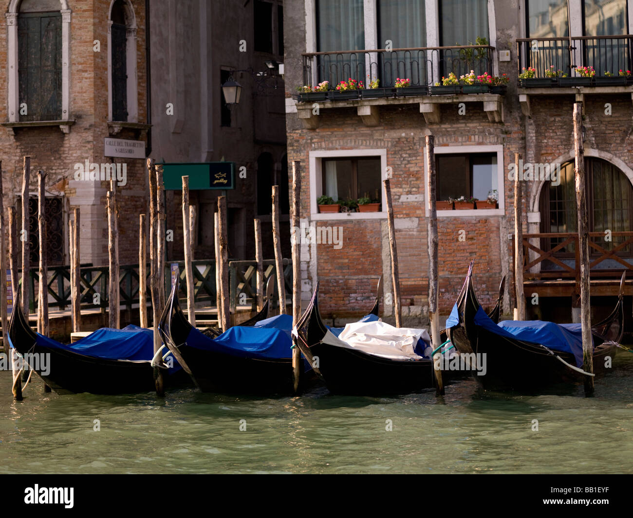 Row of buildings hi-res stock photography and images - Alamy