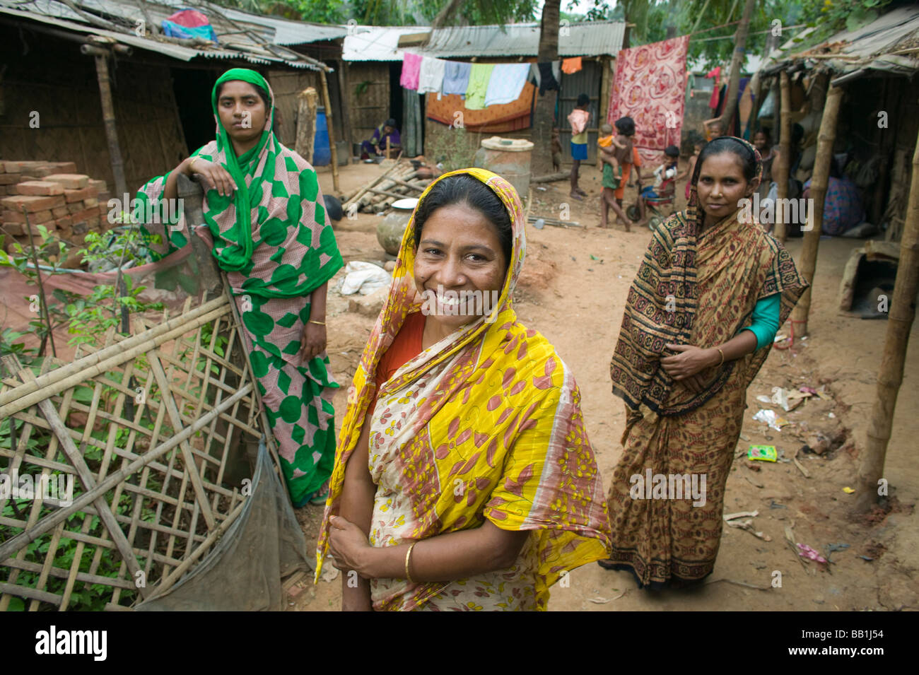 https://c8.alamy.com/comp/BB1J54/women-children-mipur-village-outside-of-dhaka-bangladesh-BB1J54.jpg