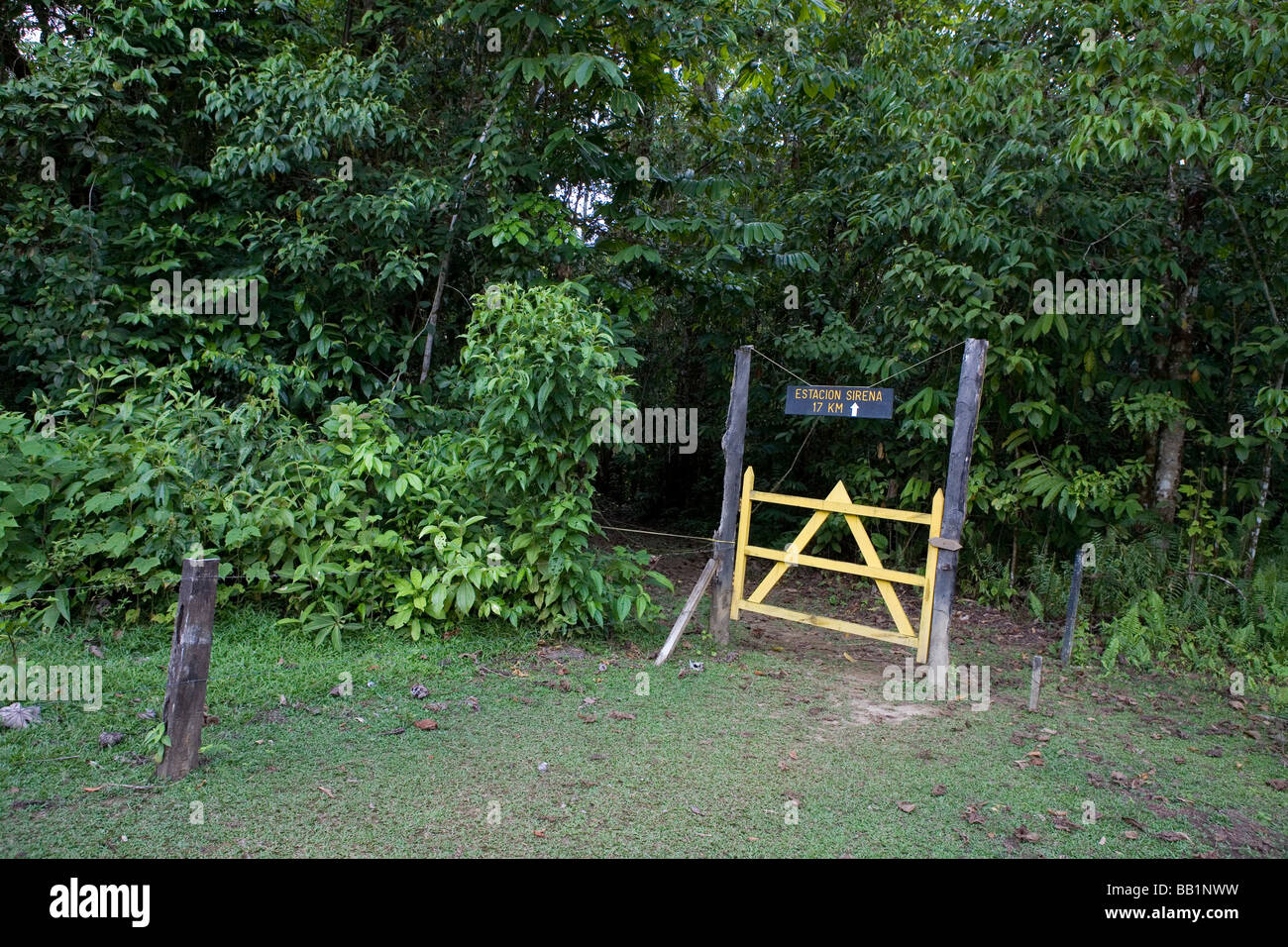 The gate at the Los Patos ranger station in the Corcovado National Park, Costa Rica Stock Photo