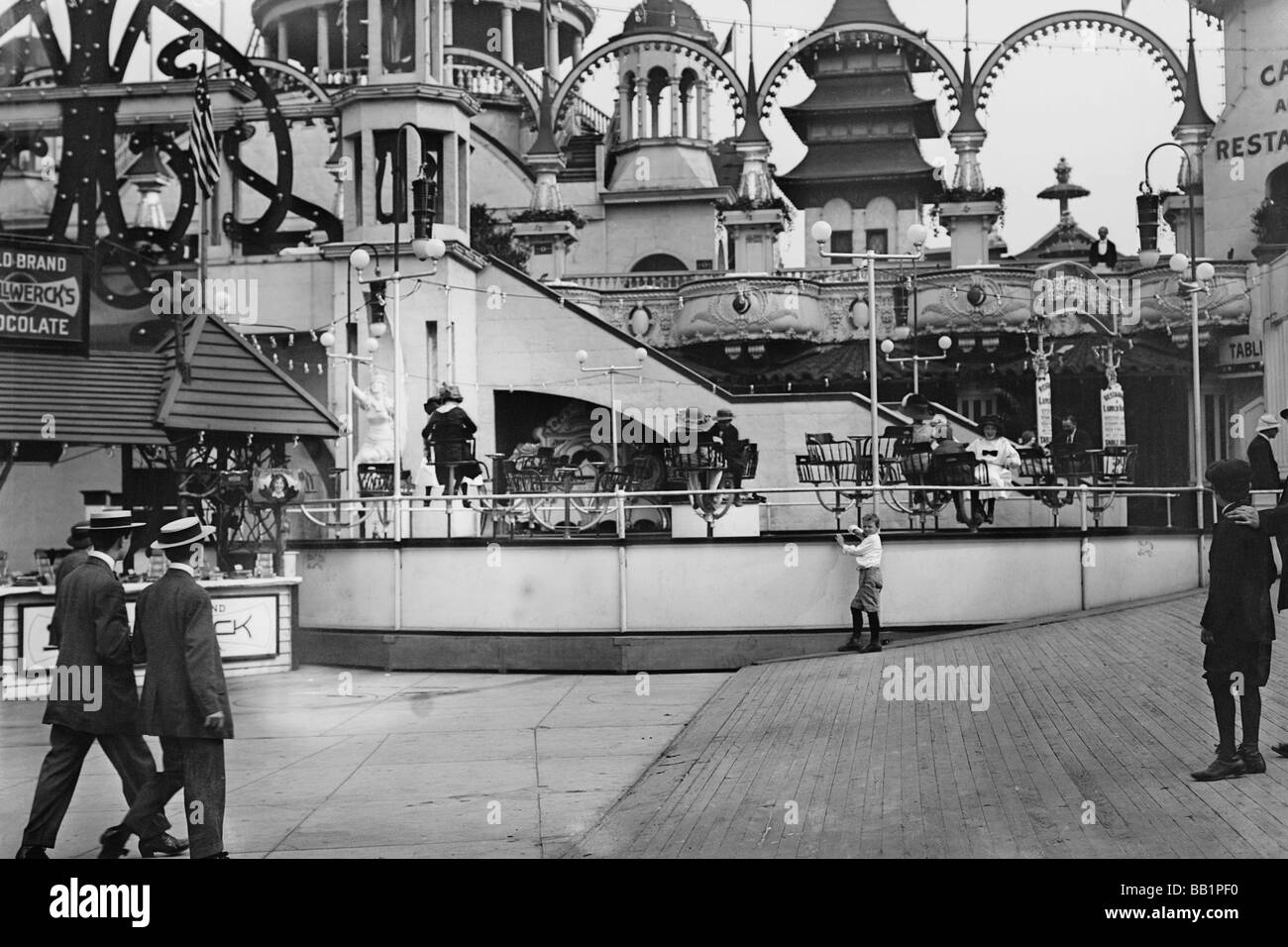 Coney island fun park hi-res stock photography and images - Alamy