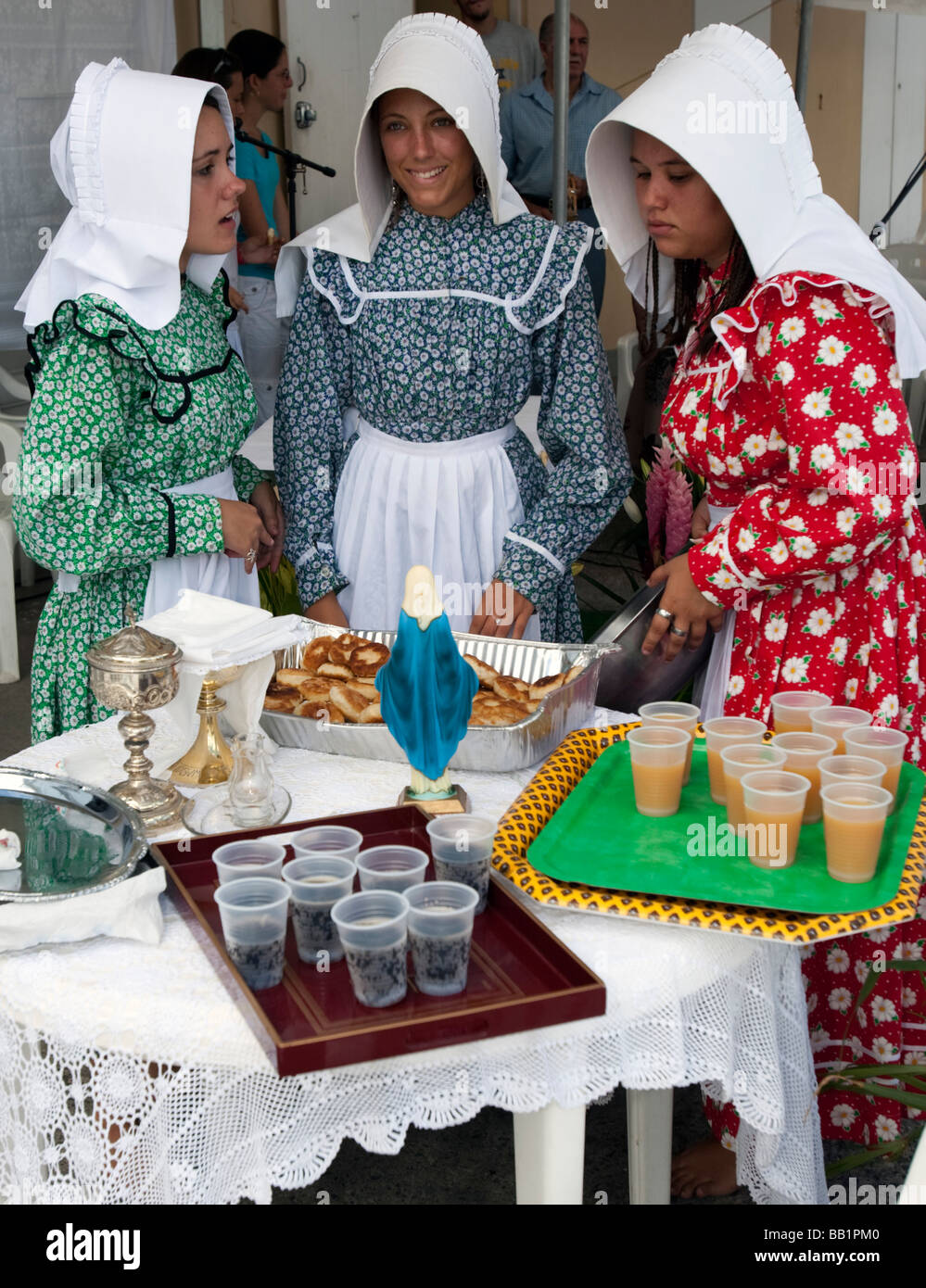 Young women and girls in traditional costume and Saint Louis
