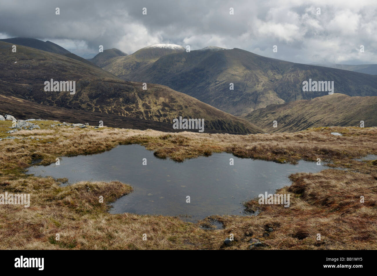 Small pool on Geal Charn Loch Arkaig looking towards Meall na Teanga, Scotland Stock Photo