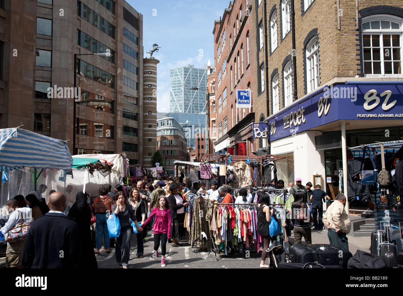 Petticoat Lane Market Middlesex Street and Wentworth Street London E1 Stock Photo
