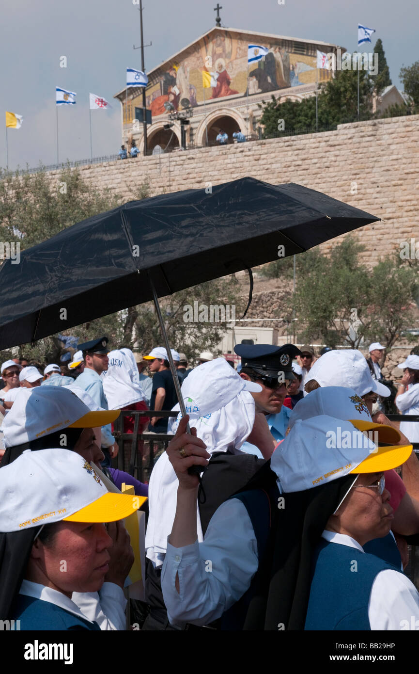 Israel Jerusalem Solemn Pontifical Mass in Gethsemani 12 05 09 with Pop Benedict XVI Stock Photo
