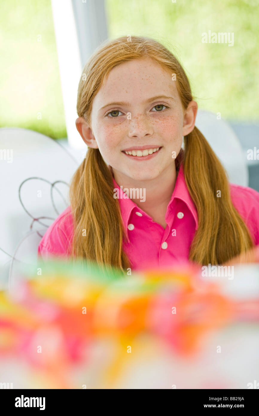 Portrait of a girl smiling Stock Photo - Alamy