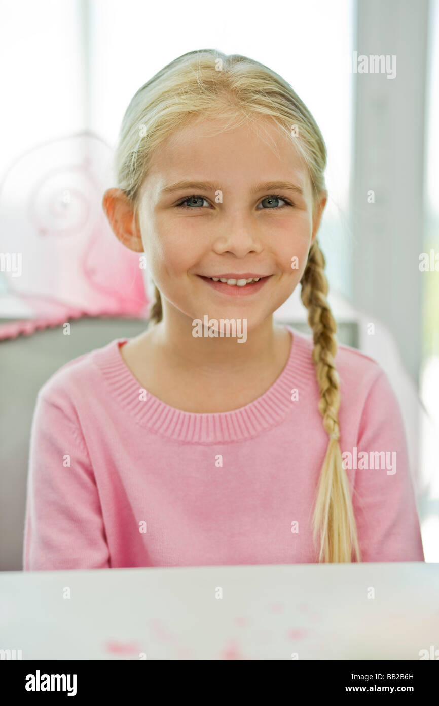 Portrait of a girl smiling Stock Photo - Alamy