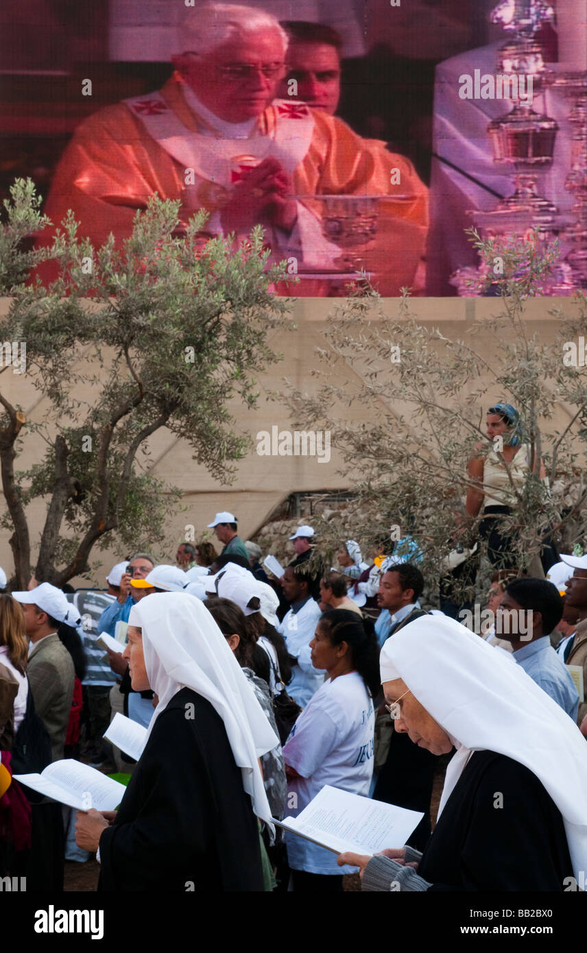 Israel Jerusalem Solemn Pontifical Mass in Gethsemani 12 05 09 Stock Photo